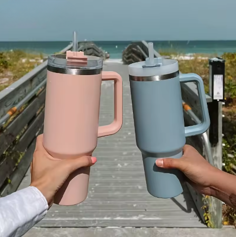 Termosflaskan-Håller din dryck i rätt temperatur i 24h!